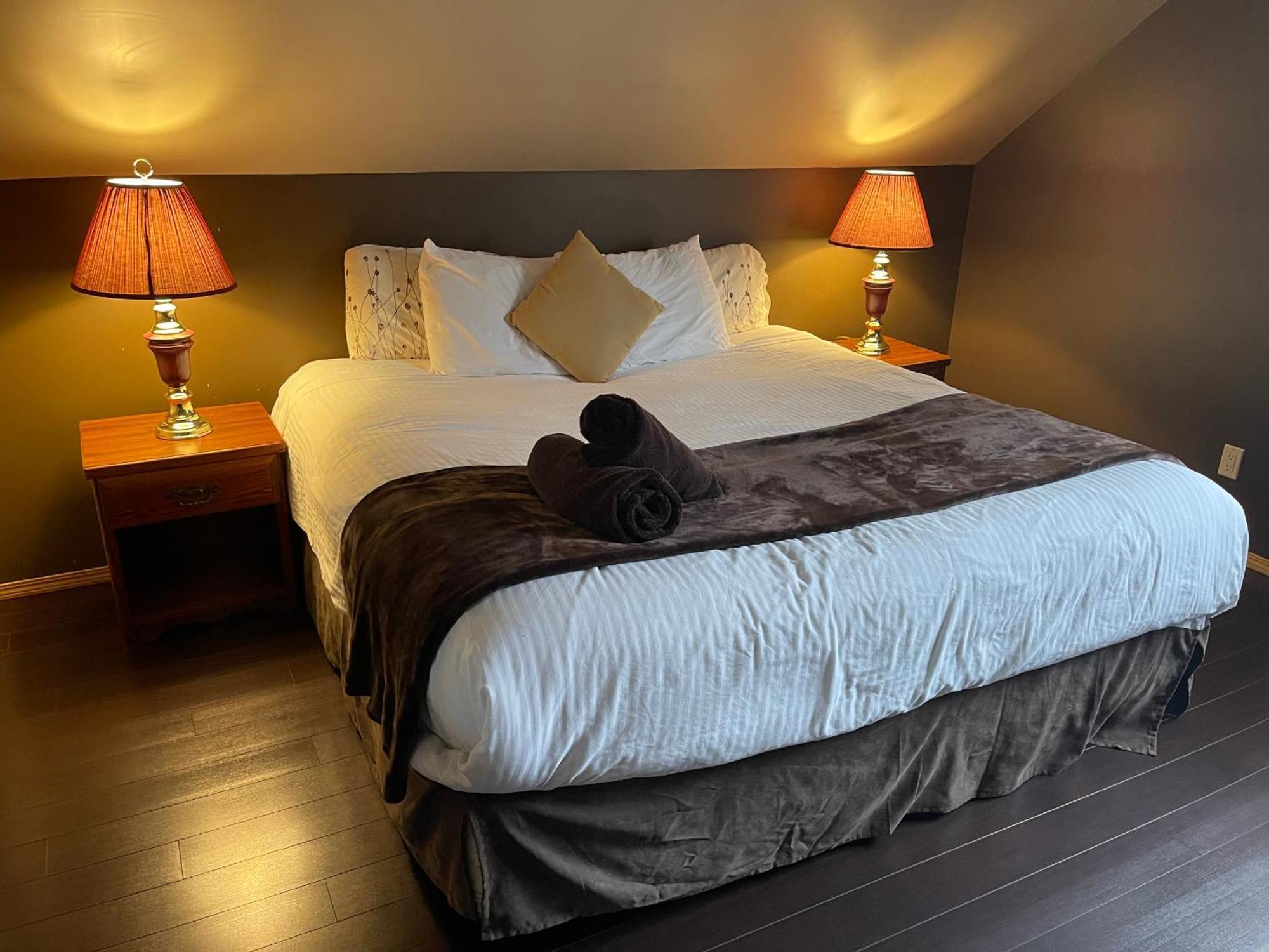Blaeberry Valley Vacation Rentals โกลเดน ภายนอก รูปภาพ